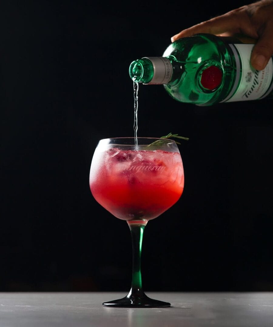 Ginebra Tanqueray y cubitos de hielo de IceMallorca